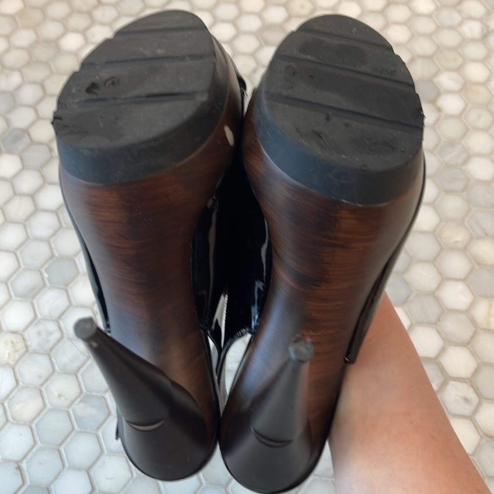 Stuart Weitzman Black Patent Heels - Picture 2 of 5
